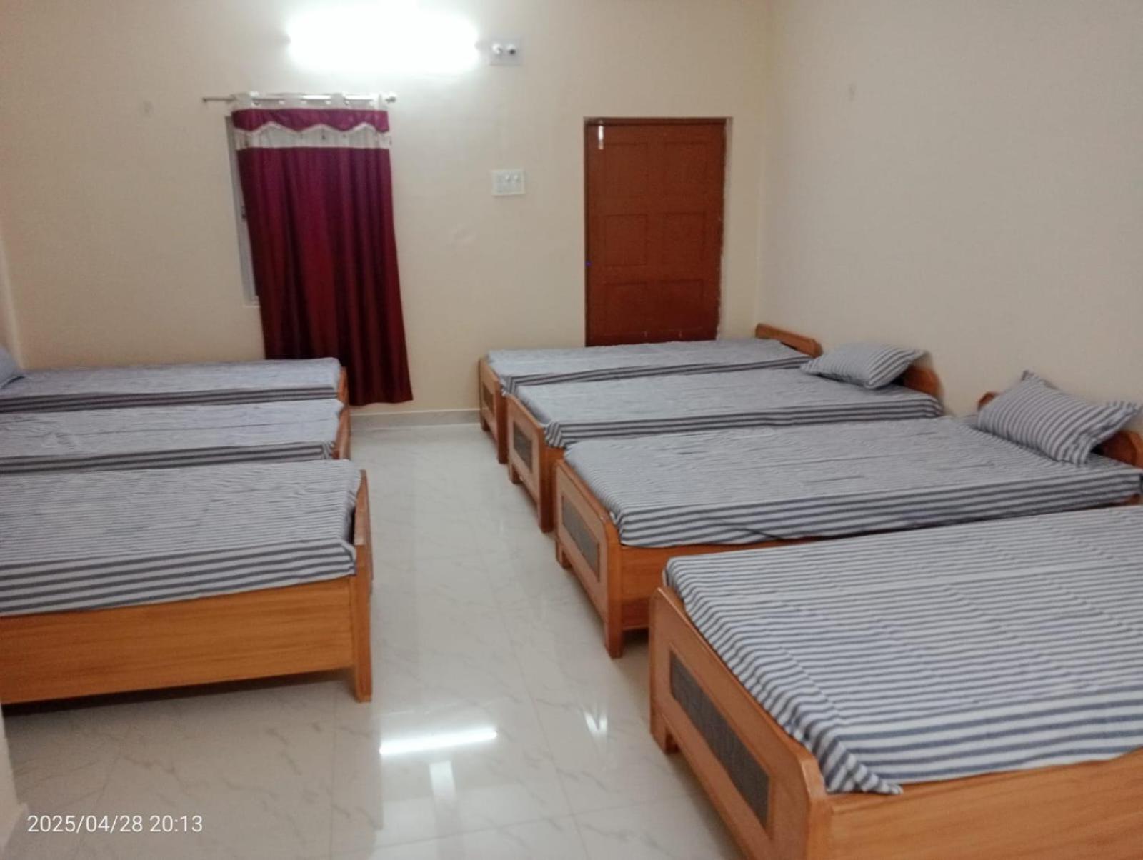 Hotel Vishwa Residency Патна Номер фото